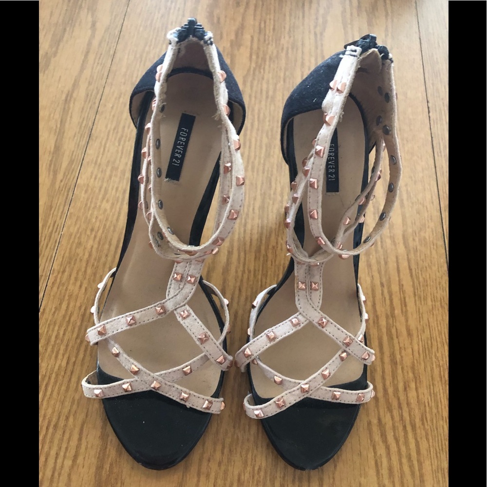 Forever21 black and beige high heels shoes. size 8